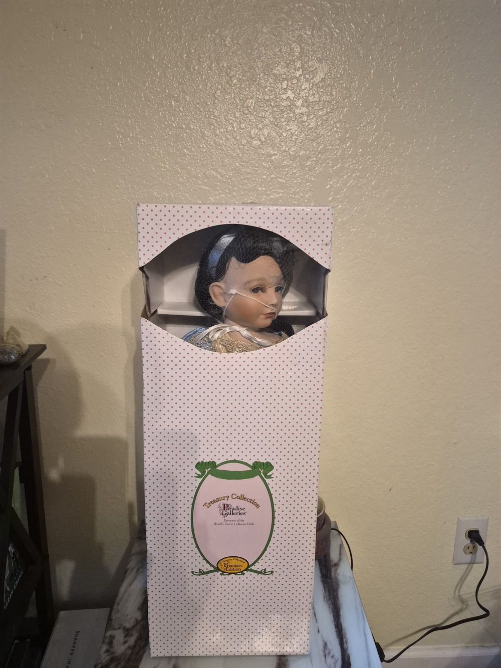 Paradise Galleries "Snow White"